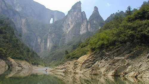 Caverna gigante na China (Monte Tianmen da província de Hunan)
